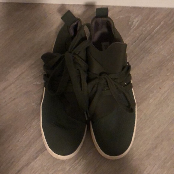 Green Steve Madden Lancer Sneaker, Size 7.5 - Picture 2 of 4